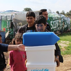 Acqua per i bambini rifugiati siriani in Libano Immagine 2